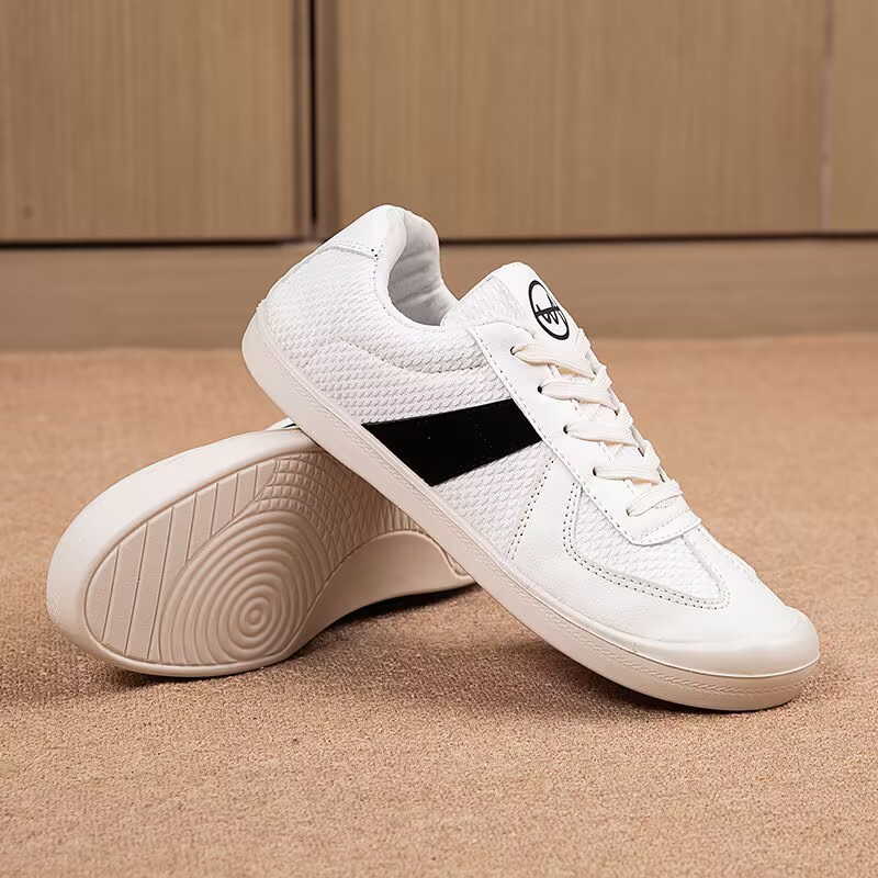 Running Shoes Women - 女性のスポーツシューズ高級カジュアルテニスアウトドアウォーキングランニングファッションフラットホワイトメッシュ快適なスニーカーシューズ女性用