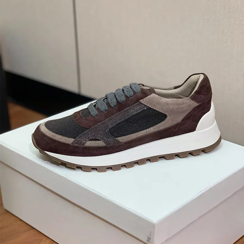 厚底でフラットなデザインのレースアップスニーカー。女性用。ビ - Running Shoes Women のレビューと価格